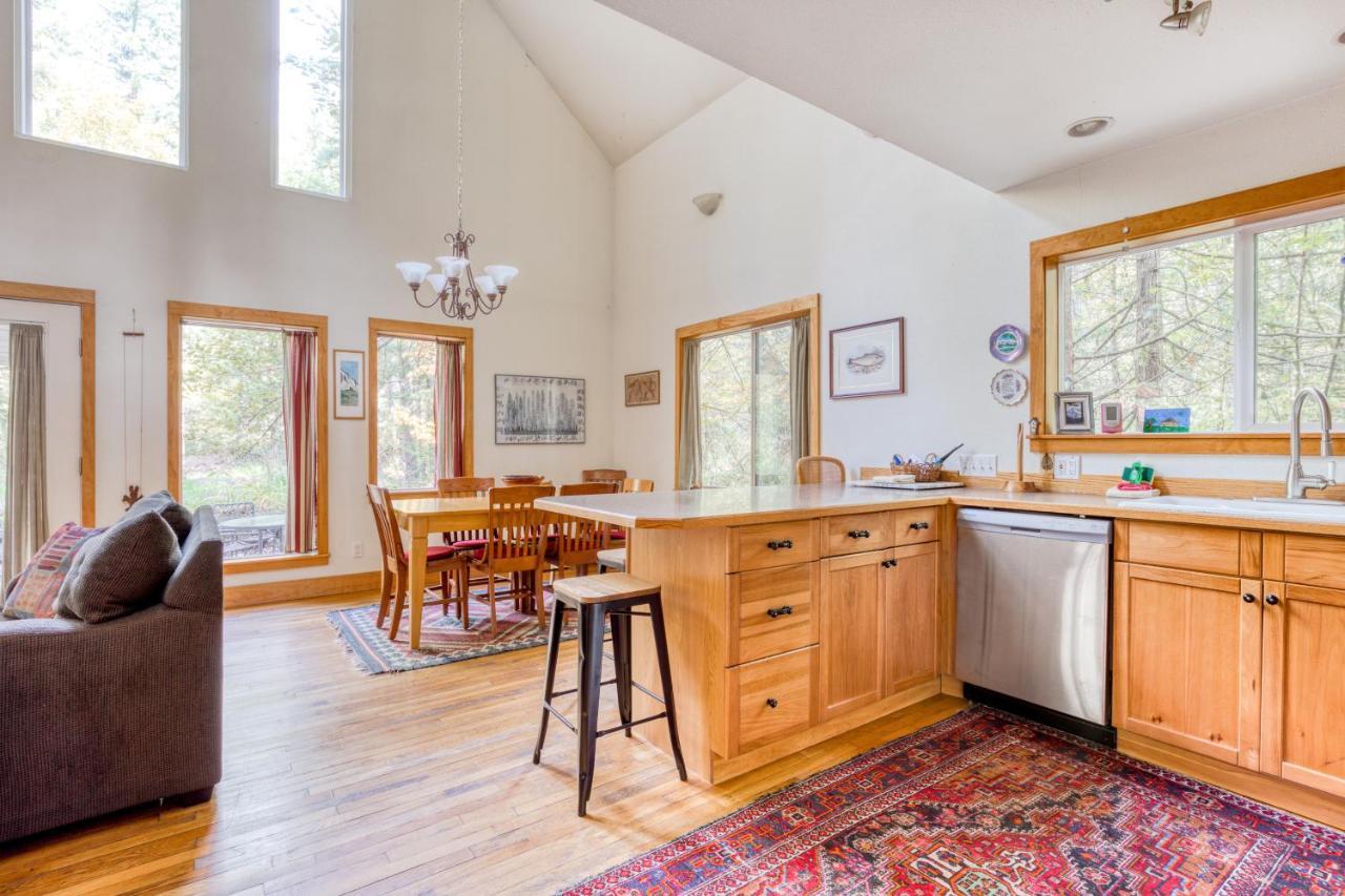 Wildwood Cabin Welches Екстериор снимка
